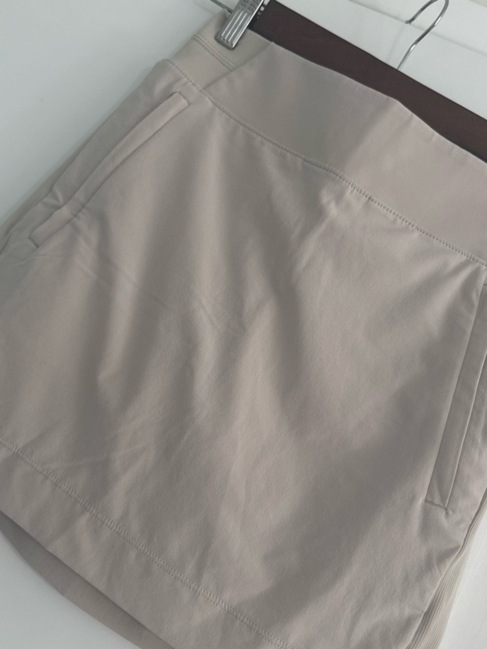 Athlete athleisure miniskirt